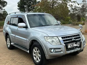 Mitsubishi Pajero Exceed 2015 Nyeupe