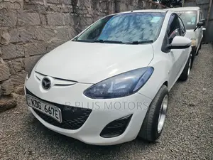 Mazda Demio 2013 Nyeupe