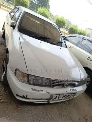 Nissan FB14 2000 Nyeupe