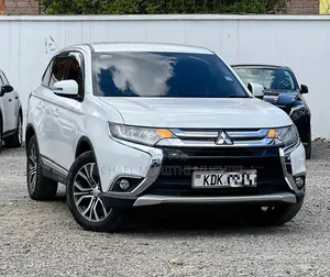 Mitsubishi Outlander 2015 Nyeupe