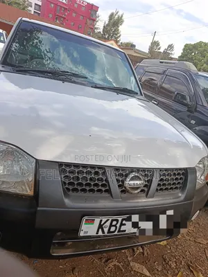 Nissan Hardbody 2007 Nyeupe