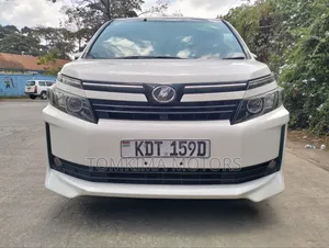 Toyota Noah 2017 Nyeupe