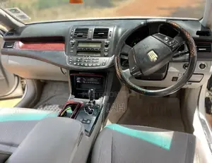 Toyota Crown Royal Saloon 2009