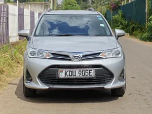 Toyota Voxy 2015 Nyeupe