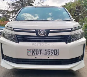Toyota Noah 2017 Nyeupe