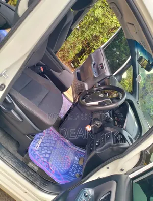 Toyota Noah 2017 Nyeupe