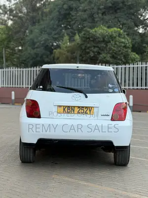 Toyota IST 2004 - Nyeupe