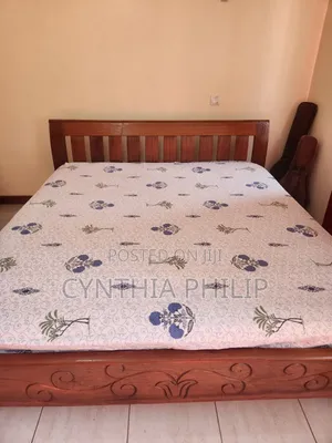 Kitanda cha Kingsize na Godoro la Orthopedic