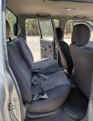 Nissan Hardbody 2005 Silver