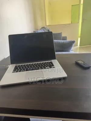 Apple MacBook Pro 2015 16GB Intel Core i7 256GB SSHD