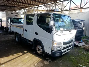 Treni ya Mitsubishi Fuso Double Cabin
