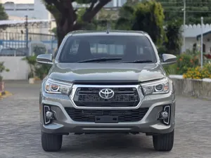 Toyota Hilux Double Cab 2019 Kijivu