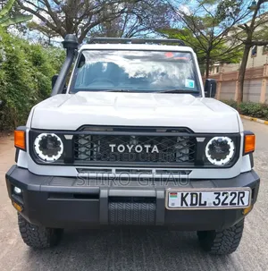 Toyota Land Cruiser 2022 Nyeupe