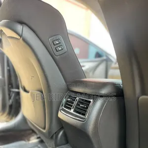 Toyota Crown Athlete 2010