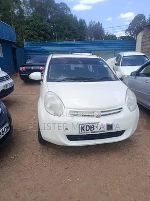 Toyota Passo 2013 Nyeupe