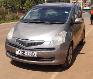 Toyota Ractis 2010 Nyeupe
