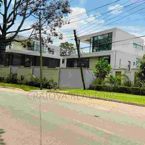 Townhouse ya Vyumba 6 Inauzwa Muthangari