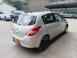 Nissan Tiida 2009 Nyeusi