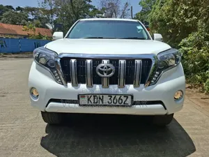 Toyota Land Cruiser Prado 2012 Nyeupe