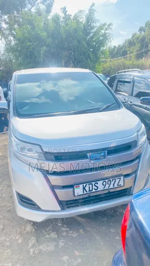 Toyota Noah 2018 Nyeusi