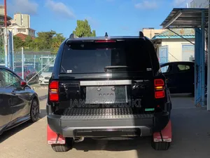 Toyota Land Cruiser Prado 2024 Nyeusi