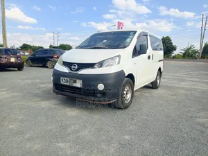 Nissan NV200 SV Minivan 2013 Nyeupe