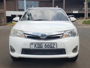 Toyota Corolla Fielder Hybrid 2014