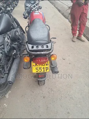 Bajaj Boxer 125 2023 Nyekundu