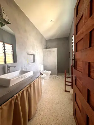 Nyumba ya Vyumba 7 vya Kulala na Samani kwa Uuzaji Barani, Watamu