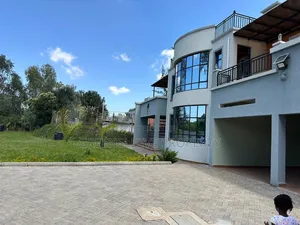 Nyumba ya Vyumba 5 vya Kulala (Villa) Inapangishwa Karen Hub
