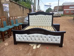 Kitanda cha Mbao cha Premium chenye Tufted + Seti ya Meza za Kando