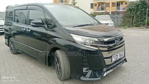 Toyota Noah 2.0 FWD Minivan 2019 Black