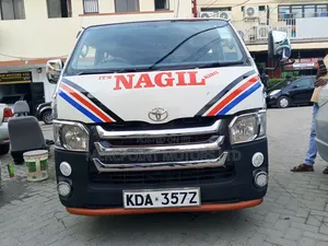 Toyota HiAce 2016 - Nyeupe