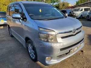Toyota Voxy 2009 Nyeusi
