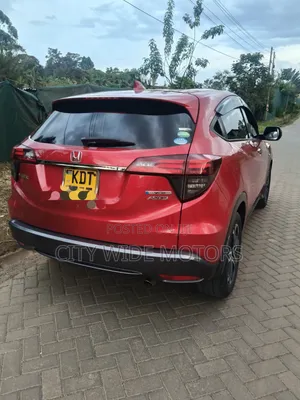 Honda Vezel 1.5 Hybrid 4WD 2018 Nyekundu