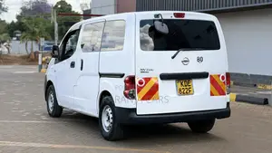 Nissan NV200 S 2014 Minivan