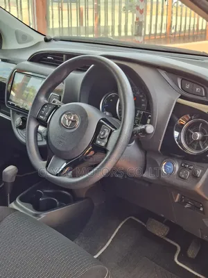 Toyota Vitz 1.5 FWD Hybrid 2019 White