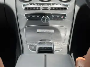 Mercedes-Benz C200 2019 Dhahabu