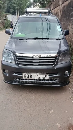 Toyota Noah 2005 Gray