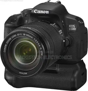 Canon EOS 650D Kamera ya DSLR