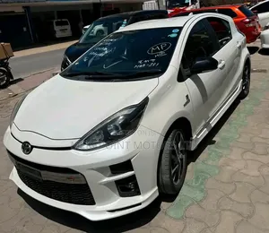 Toyota Aqua 2020 GR Sport - Nyeupe