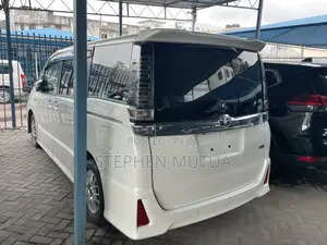 Toyota Voxy Hybrid ZS 2WD 7-Seater 2019 White