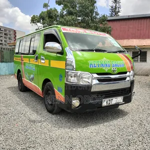 Toyota HiAce 2017 Commuter - Abiria 11