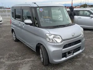 Daihatsu Tanto 660 FWD 2019 Nyeupe