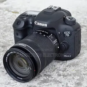 Canon EOS 7D Kamera ya DSLR na Lens ya 24-105mm
