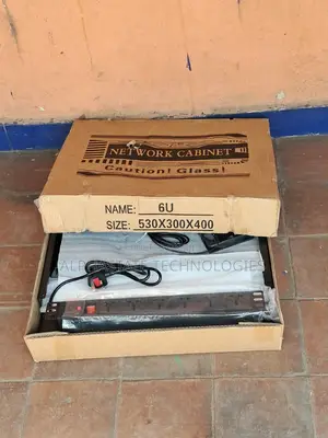 6U Cabinet ya Mtandao Inayofungika na Kipasua Hewa