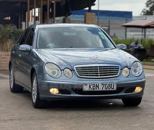 Mercedes-Benz E200 2006 Bluu