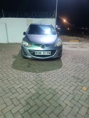 Mazda Demio 2013 Nyeupe
