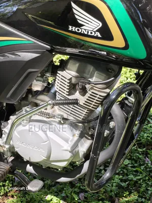 Honda CB 150R Nyeusi