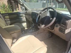 Toyota Land Cruiser 2001 Nyeupe